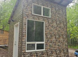 Adventure Trail Cabin #9, vila v destinaci Houston