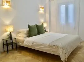 Tzatziki Room 1