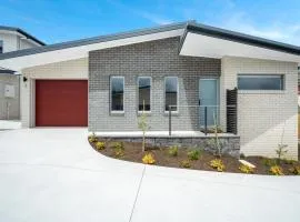 Villa No 5 Brand New close to shops 10 min Airport