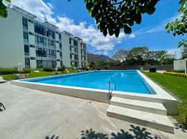 Condo PH Lago Luna, Chante, ξενοδοχείο με πάρκινγκ σε Chantepec
