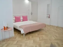 Tzatziki Room 3
