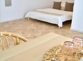 Tzatziki Room 4