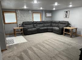 Cozy Home Between Zion & Bryce, Hotel in Kanab