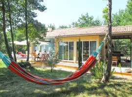 Tidy bungalow on a green domain, cleaning included