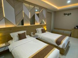 SINERGI HOTEL dan VILLA, hótel í Sengkaling