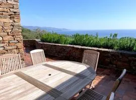 Villa for 8 people in an estate near the sea, cleaning included