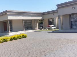 Kwa Mmaloapi Guest House, departamento en Rustenburg