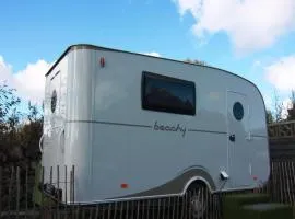 Beachy Caravan am Achterwasser, Lütow, cleaning included