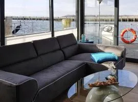 Floating Home in Ribnitz by Baltic Beaches, cleaning included