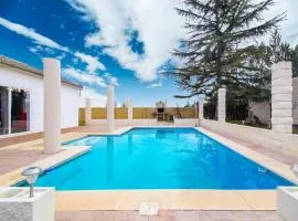 Villa in Villamuriel with Pool and Barbecue, cleaning included