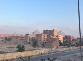 House of Kings pyramids view, hotel a Banī Ghālib