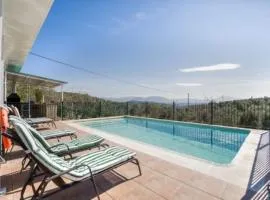 Charming Villa with Private Pool, cleaning included