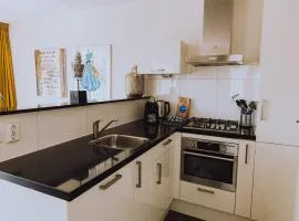 Spacious Lakeside Retreat, cleaning included