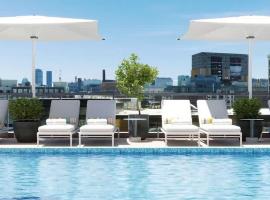 North End 2BR Condo w Pool & Gym, hotel v destinaci Boston
