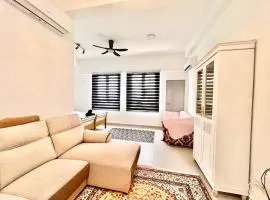168 park Selayang near UITM IDCC Hospital Market Batu Caves KLCC views topfloor