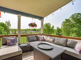 Walk to Rec Center Spacious Highlands Ranch Home, hotel v destinaci Littleton