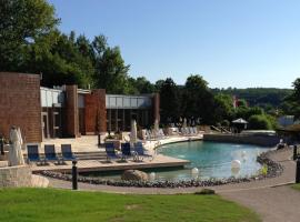 Ferienhaus Holunderweg an der Theme Obernsees mit Sauna, hotel v destinaci Truppach