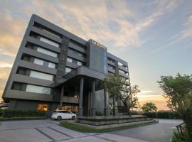LePont Riverfront Resort Nongkhai, hotel dengan parking di Nong Khai