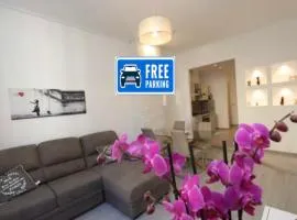 Exclusive Apt Really Downtown - FREE PRIVATE PARKING Included!