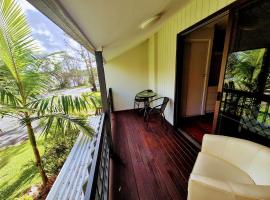 River front views: Tewantin şehrinde bir otel