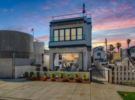Luxury Beachside Villa Steps to Sand and Beach, hotel en Huntington Beach