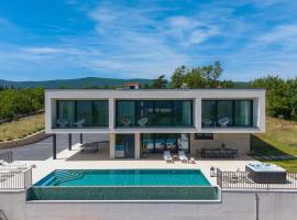 Villa Hillside Gem heated pool,HotTub,Billiard, Hotel in Kasali