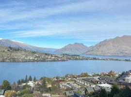 Vaneric Stays - Goldleaf Getaways 12，位于皇后镇的旅馆