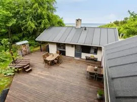 3 Bedroom Amazing Home In Fur