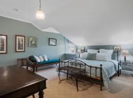 Rose Room, Franklin Lodge, Huon Valley