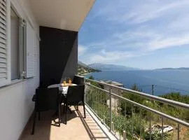 Cozy Apartment In Omis With Wifi