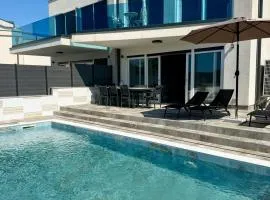New villa with pool, sea view, Poreč