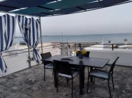 Appartamento rifinito con vista panoramica a 50 mt dal mare