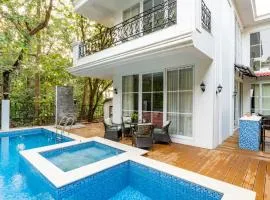 ELIVAAS Prive Suntuarios Casa Ikkebana 4 BHK With Jacuzzi, Pvt Pool & Bar