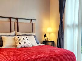 7U Shopping Haven Steps Away from Uptown Mall and Mitsukoshi Mall PAID Parking with Washer, rezort v destinaci Manila