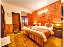Lake View Hotel "ANKUR PALACE" Near Naini Lake & Mall Road Nainital - Provided Restaurant# Free Wi-fi & Excellent Customer Service - A Premium Hotel In Nainital