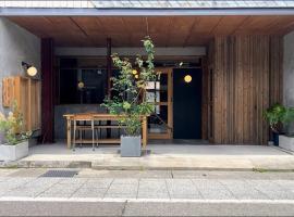 商店街で暮らすように泊まる-アラシマホステル-, hostel v destinaci Ōno