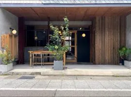 商店街で暮らすように泊まる-アラシマホステル-