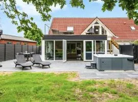 Large Activity House With Free Waterpark And Bowling,