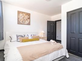 Penthouse City Centre Apartment, hotel in Royal Tunbridge Wells