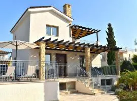 Villa Anastasia Sandy Beach Villas - Heated Private Overflow Pool - Games Room - Private Beach Area