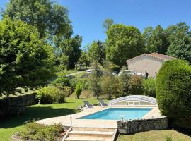 Le Cocon de La Bastide، فندق في La Bastide-de-Sérou