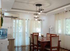 BEACH FRONT 3 Bedroom Bungalow, hotel v destinaci Mombasa