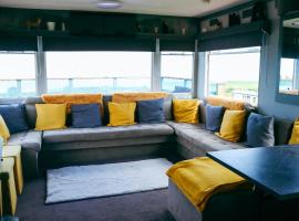 Caravan Nr 51 Only for Family Holiday, hotel 