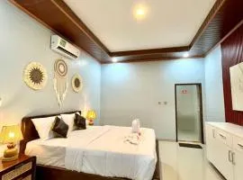 Golden Beach Hotel Sekotong