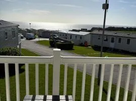 3 Bedroom, Sleep 6, Wi-Fi, Decking, Sea-View, Parking