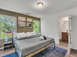 Upscale King 3BR Townhouse Mins to Cary & NC State