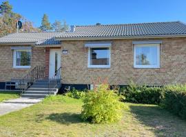 Villa MICHEL PremiumFerienhaus inkl Bettwäsche Handtücher, hotel in Lönneberga