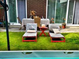 Elegant Apartment for 4 with WiFi, Parking and Private Pool, hotel v destinaci Bermeo
