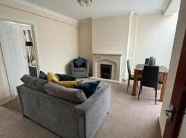 Hull House - Spring bank West - fridge freezer, Washing machine, sleeps 8