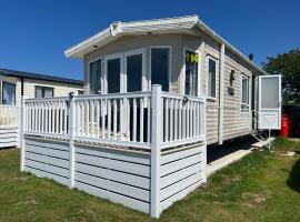 Sher, My Happy super static, hotel com piscina em Llanddwywe